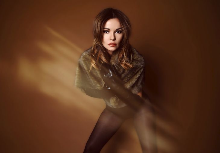 Tina Bride laat &lsquo;Wolvin&rsquo; nu ook visueel op jullie los met de release van de offici&euml;le videoclip.