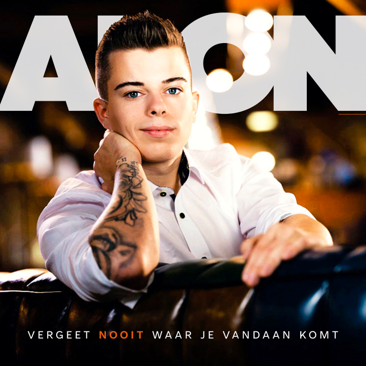 ARON kiest voluit voor het levenslied met nieuwe single ‘Vergeet Nooit Waar Je Vandaan Komt’ ARON kiest voluit voor het levenslied met nieuwe single ‘Vergeet Nooit Waar Je Vandaan Komt’