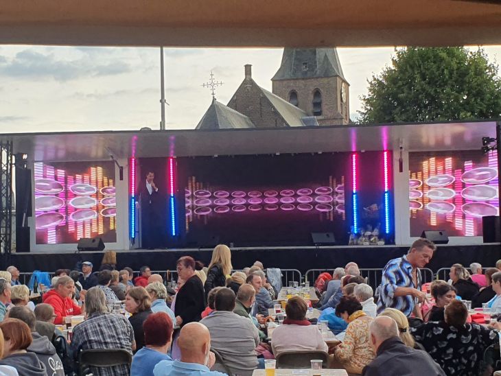 Mobiel Podium • Podiumtrailer 2 Mobiel Podium • Podiumtrailer 2